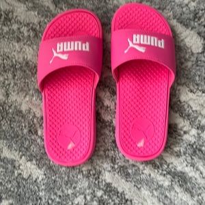 Women’s puma slides size 7